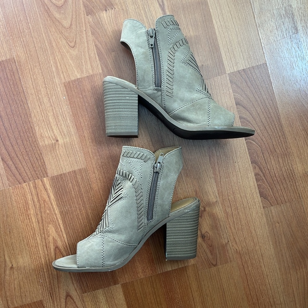 Open toe Booties - Picture 2 of 5